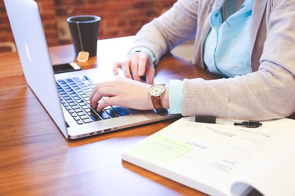 Pourquoi utiliser les plateformes en ligne pour s'informer ?